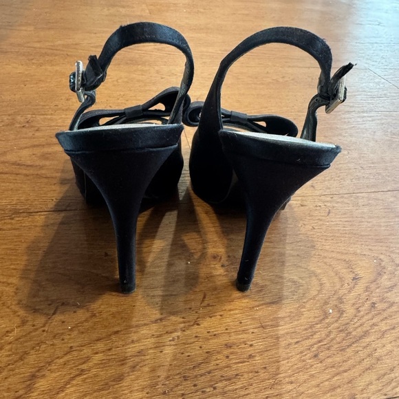 Stuart Weitzman Black Bow Slingback Heels - Picture 4 of 8